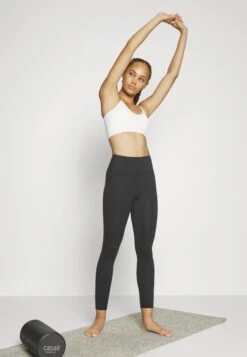 Sujetadores Deportivos Con Sujeción Ligera - Off-White -Even&Odd ac78fd112c9145ca958837d83e8ea01c